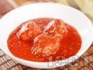 Рецепта Италиански кюфтета с телешка кайма, пармезан и рикота в доматен сос задушени в тенджера